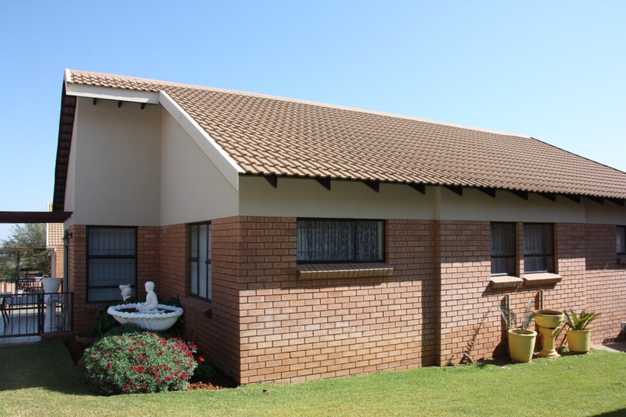 2 Bedroom Property for Sale in Langenhovenpark Free State